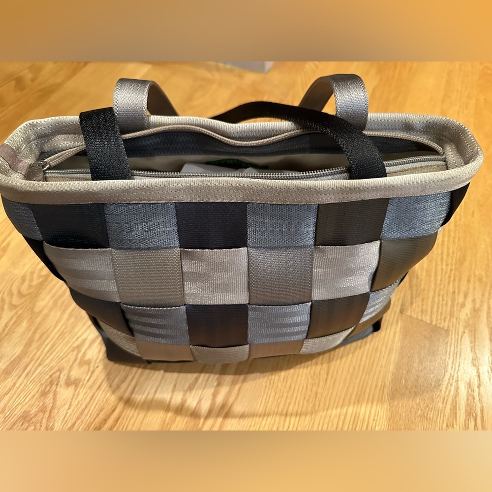 Harvey seatbelt bag
